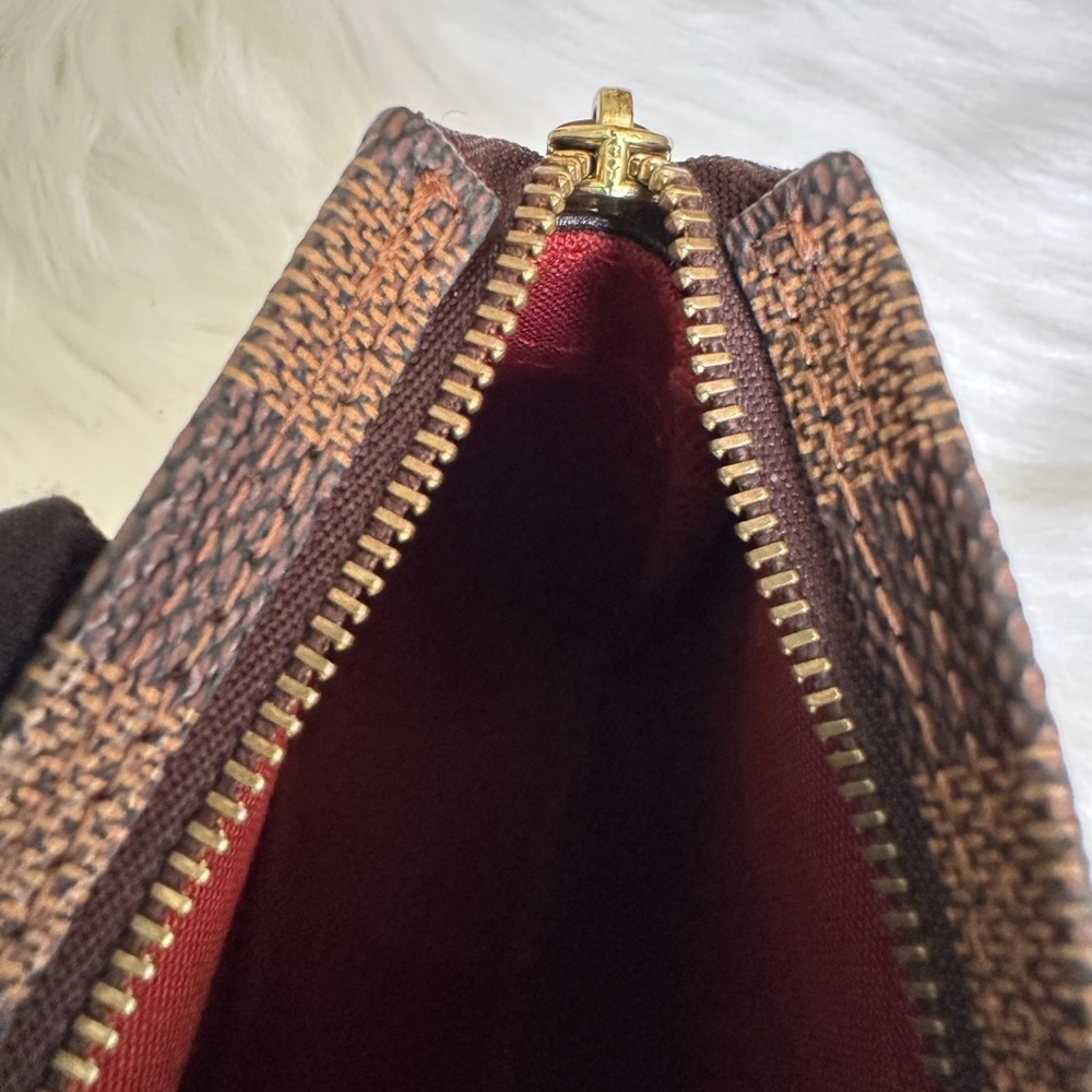 Stunning Handbag - Picture 14 of 17